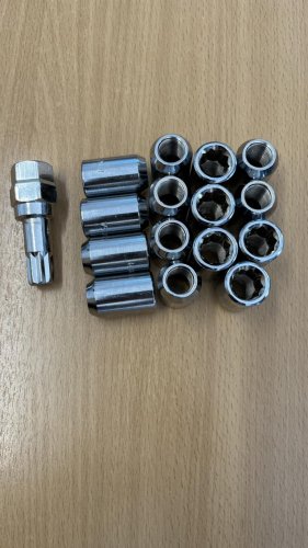 Spline Lug Nuts Set of 20 Stück 1/2